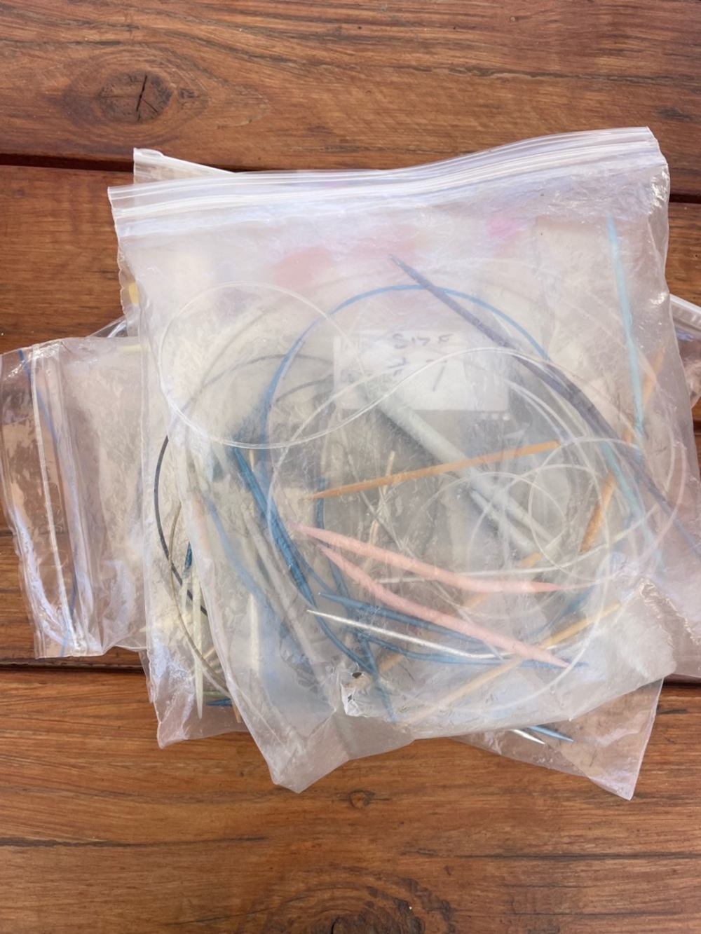 Lot of 25+ vintage circular knitting needles of all sizes - Picture 5 of 5
